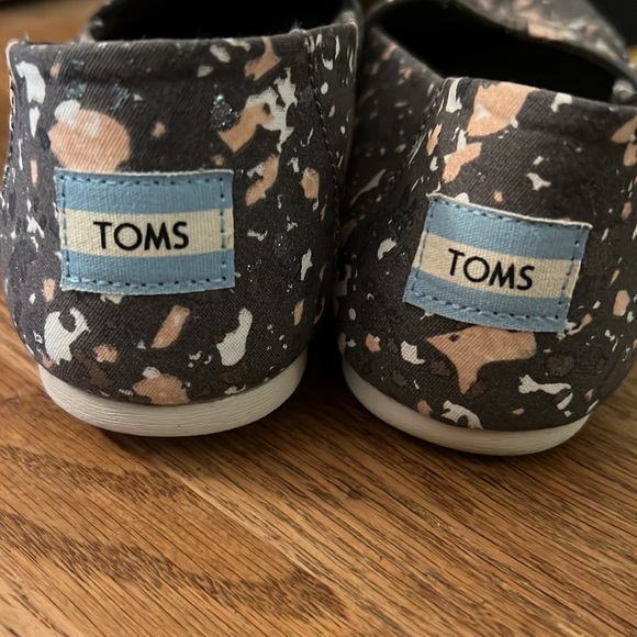 Toms Classic Canvas Slip-On Shoe - Picture 6 of 6